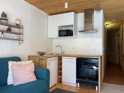 Cuisine ou kitchenette dans l'établissement Studio rénové 4 pers, proche ski - FR-1-346-395