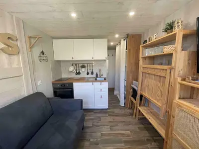 Cuisine ou kitchenette dans l'établissement Studette rénovée 2 pers, skis aux pieds - FR-1-502-537