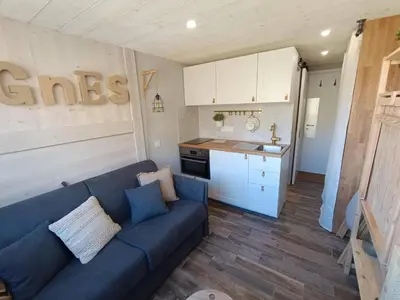 Cuisine ou kitchenette dans l'établissement Studette rénovée 2 pers, skis aux pieds - FR-1-502-537