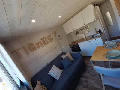 Cuisine ou kitchenette dans l'établissement Studette rénovée 2 pers, skis aux pieds - FR-1-502-537