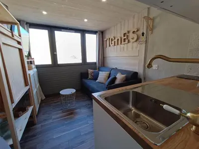 Cuisine ou kitchenette dans l'établissement Studette rénovée 2 pers, skis aux pieds - FR-1-502-537