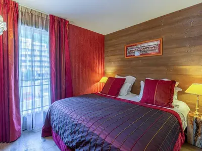 Un ou plusieurs lits dans un hébergement de l'établissement Appartement de standing avec balcon ensoleillé, 3 chambres, au cœur de Val-d'Isère - FR-1-694-322