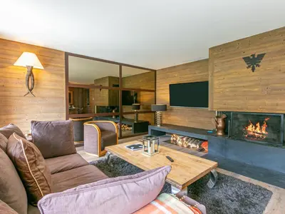 Télévision ou salle de divertissement dans l'établissement Appartement de prestige avec cheminée, balcon et wifi à Val-d'Isère - FR-1-694-320