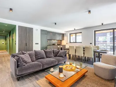 Coin salon dans l'établissement Bel appartement avec wifi, garage, cheminée et grande terrasse au pied des pistes à Val-d'Isère - FR-1-694-325