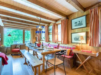 Coin salon dans l'établissement Duplex de standing au pied des pistes avec cheminée, terrasse et garage – Modane - FR-1-694-329
