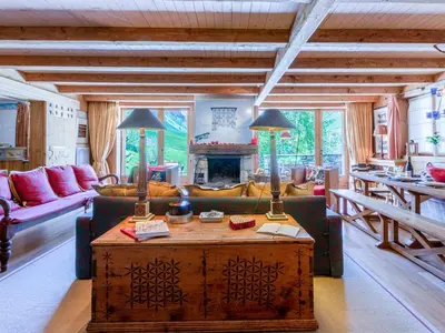 Coin salon dans l'établissement Duplex de standing au pied des pistes avec cheminée, terrasse et garage – Modane - FR-1-694-329