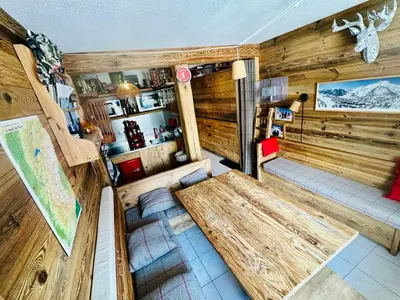 Cuisine ou kitchenette dans l'établissement Studio rénové au centre de Val d'Isère - FR-1-411-899