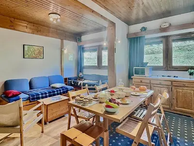Coin salon dans l'établissement Grand T3 à Val d'Isère avec deux salles de bain - FR-1-411-898