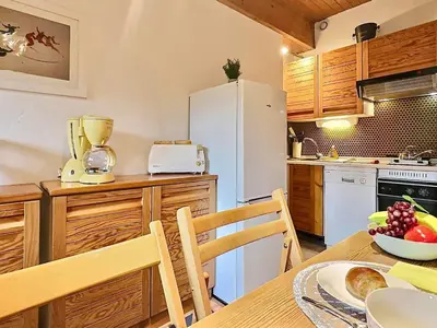 Cuisine ou kitchenette dans l'établissement Grand T3 à Val d'Isère avec deux salles de bain - FR-1-411-898