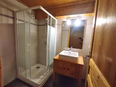 Salle de bains dans l'établissement L’Epidote