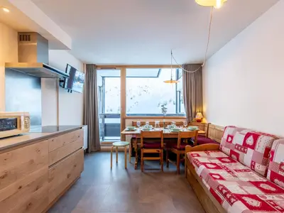 Cuisine ou kitchenette dans l'établissement Apartment Home Club - Lavachet-10 by Interhome