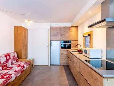 Cuisine ou kitchenette dans l'établissement Apartment Home Club - Lavachet-10 by Interhome