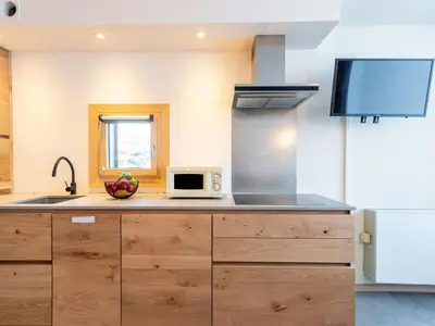 Cuisine ou kitchenette dans l'établissement Apartment Home Club - Lavachet-10 by Interhome