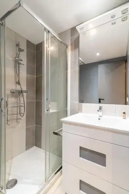 Salle de bains dans l'établissement Apartment Chalet Club - Val Claret-8 by Interhome