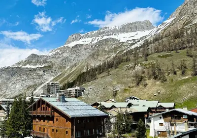 Vue générale sur la montagne ou vue sur la montagne depuis l'appartement
