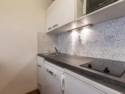 Cuisine ou kitchenette dans l'établissement Studio cosy 3 pers avec parking et WiFi à Val-d'Isère - FR-1-694-335
