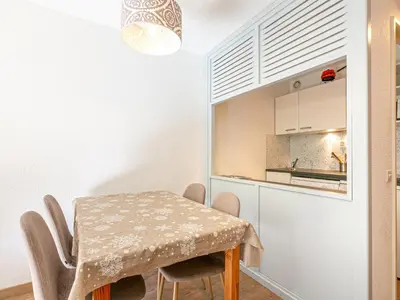 Cuisine ou kitchenette dans l'établissement Studio cosy 3 pers avec parking et WiFi à Val-d'Isère - FR-1-694-335