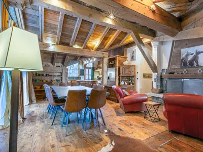 Coin salon dans l'établissement Duplex luxueux avec sauna, cheminée et parking à Val-d'Isère - FR-1-694-334