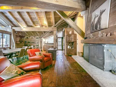 Coin salon dans l'établissement Duplex luxueux avec sauna, cheminée et parking à Val-d'Isère - FR-1-694-334