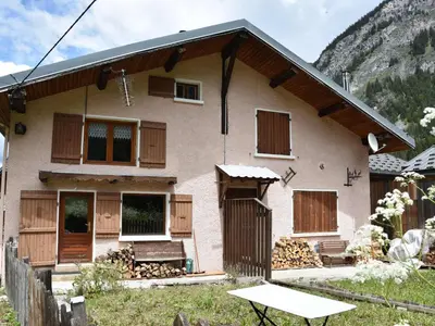 Vue générale sur la montagne ou vue sur la montagne depuis le chalet