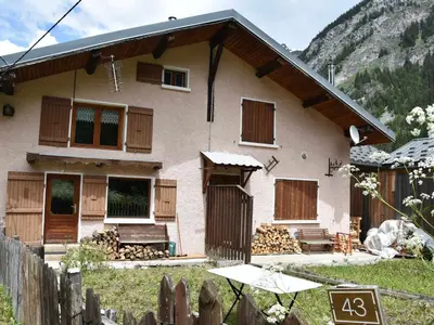 Vue générale sur la montagne ou vue sur la montagne depuis le chalet