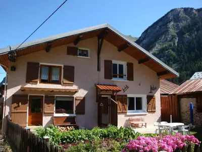 Vue générale sur la montagne ou vue sur la montagne depuis le chalet
