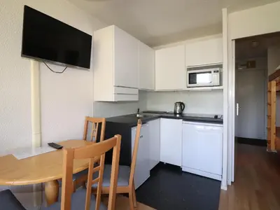 Cuisine ou kitchenette dans l'établissement Studio confort 4 pers, proche pistes, animaux OK, balcon - FR-1-502-535