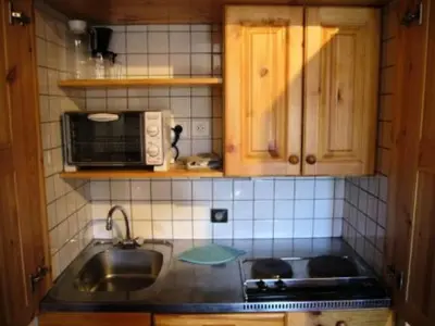 Cuisine ou kitchenette dans l'établissement Résidence Croix Du Sud - Studio fonctionnel · Centre station · Vue pistes · Casier à skis MAE-6404