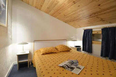 Un ou plusieurs lits dans un hébergement de l'établissement Résidence Licorne - Appartement fonctionnel · Skis aux pieds · Vue pistes · Casier à skis MAE-6414