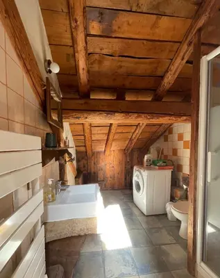Salle de bains dans l'établissement Chalet typique accueillant jusqu'à 9 personnes