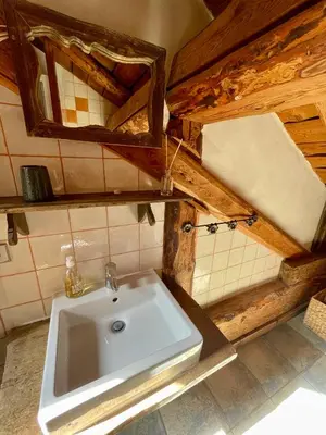Salle de bains dans l'établissement Chalet typique accueillant jusqu'à 9 personnes
