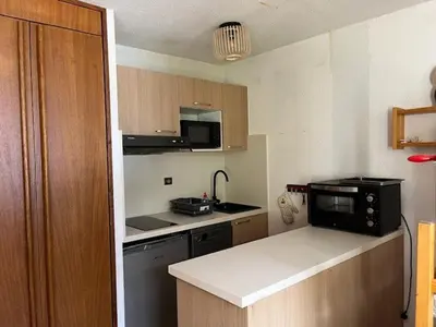 Cuisine ou kitchenette dans l'établissement Appartement ensoleillé pour 4 personnes - FR-1-464-220