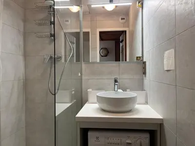 Salle de bains dans l'établissement Appartement ensoleillé pour 4 personnes - FR-1-464-220
