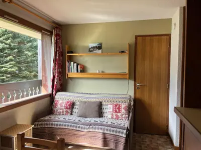 Coin salon dans l'établissement Appartement ensoleillé pour 4 personnes - FR-1-464-220