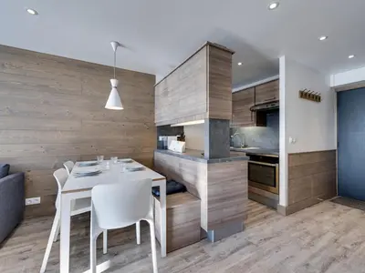 Cuisine ou kitchenette dans l'établissement Appartement lumineux au Val Claret, proche pistes et commerces - FR-1-641-26