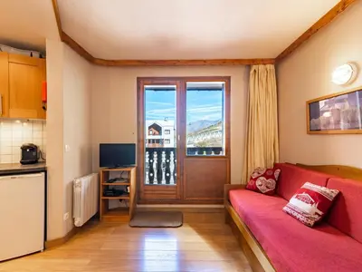 Cuisine ou kitchenette dans l'établissement Apartment Le Hameau du Borsat - Val Claret-13 by Interhome