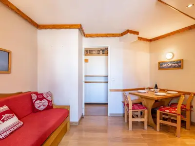 Coin salon dans l'établissement Apartment Le Hameau du Borsat - Val Claret-13 by Interhome
