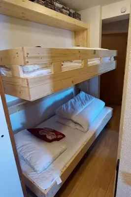 Un ou plusieurs lits dans un hébergement de l'établissement Apartment Le Hameau du Borsat - Val Claret-13 by Interhome