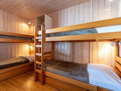 Un ou plusieurs lits dans un hébergement de l'établissement Apartment Le Curling B - Val Claret-41 by Interhome