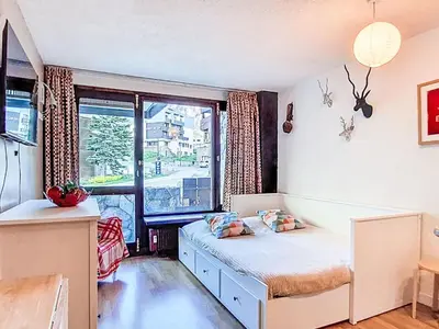 Un ou plusieurs lits dans un hébergement de l'établissement Studio Les Moutières B1 et B2 - Val Claret-26 by Interhome