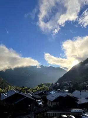 Vue générale sur la montagne ou vue sur la montagne depuis l'appartement