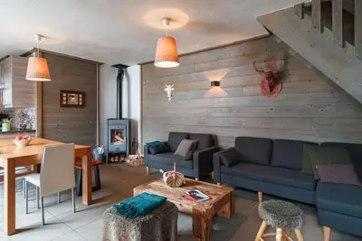 Coin salon dans l'établissement Chalet Bio Corti 6p. 3 ch proche pistes/commerces
