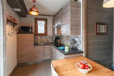 Cuisine ou kitchenette dans l'établissement Chalet Bio Corti 6p. 3 ch proche pistes/commerces