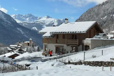 L'établissement Chalet Bio Corti 6p. 3 ch proche pistes/commerces en hiver