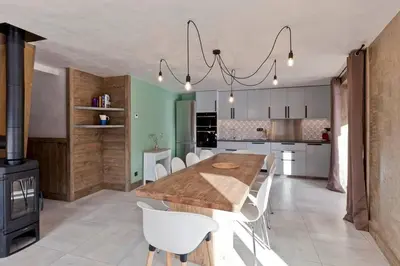 Cuisine ou kitchenette dans l'établissement Lodge 10 personnes proche pistes et commerces belle vue