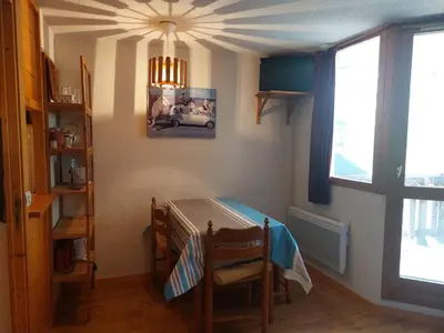 Télévision ou salle de divertissement dans l'établissement Studio cabine 4 pers à Vallandry avec animaux admis - FR-1-411-906