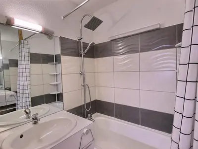 Salle de bains dans l'établissement Studio 4 personnes à Vallandry, proche des pistes - FR-1-411-907