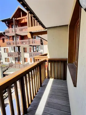 Balcon ou terrasse dans l'établissement Résidence Aquila - Superbe appartement 3 pièces cabine pour 8 personnes situé à Val d’Isère, skis aux pieds et à 500m du centre du village, navette MAE-2544