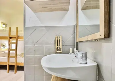 Salle de bains dans l'établissement Résidence Home Club - Studio cabine très agréable, exposé plein Sud avec vue sur la Grande Motte MAE-2964