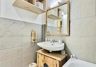 Salle de bains dans l'établissement Résidence Home Club - Studio cabine très agréable, exposé plein Sud avec vue sur la Grande Motte MAE-2964